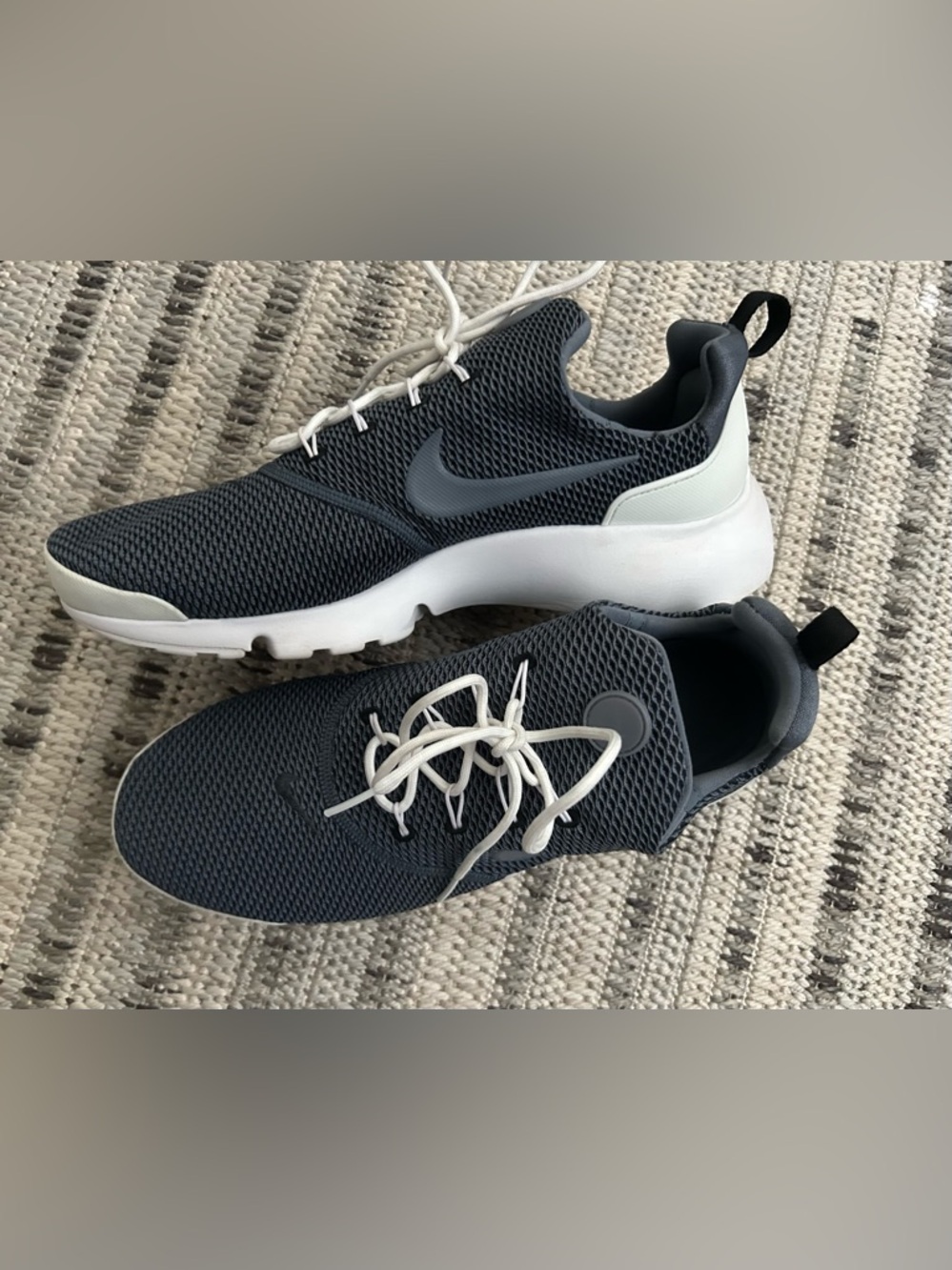 Nike Presto Fly gray and white shoes. Mens 9
